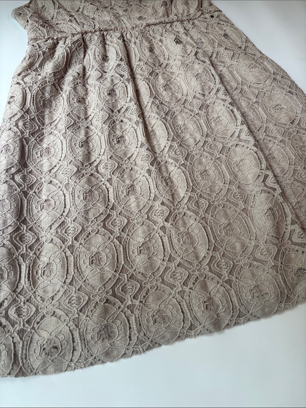 Lace dress - Picture 2 of 2